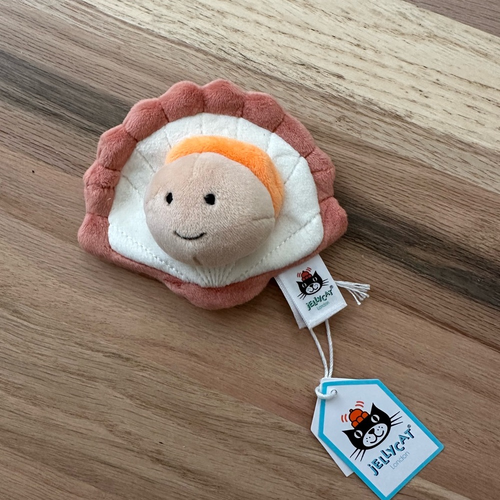 BNWT JellyCat Scallop